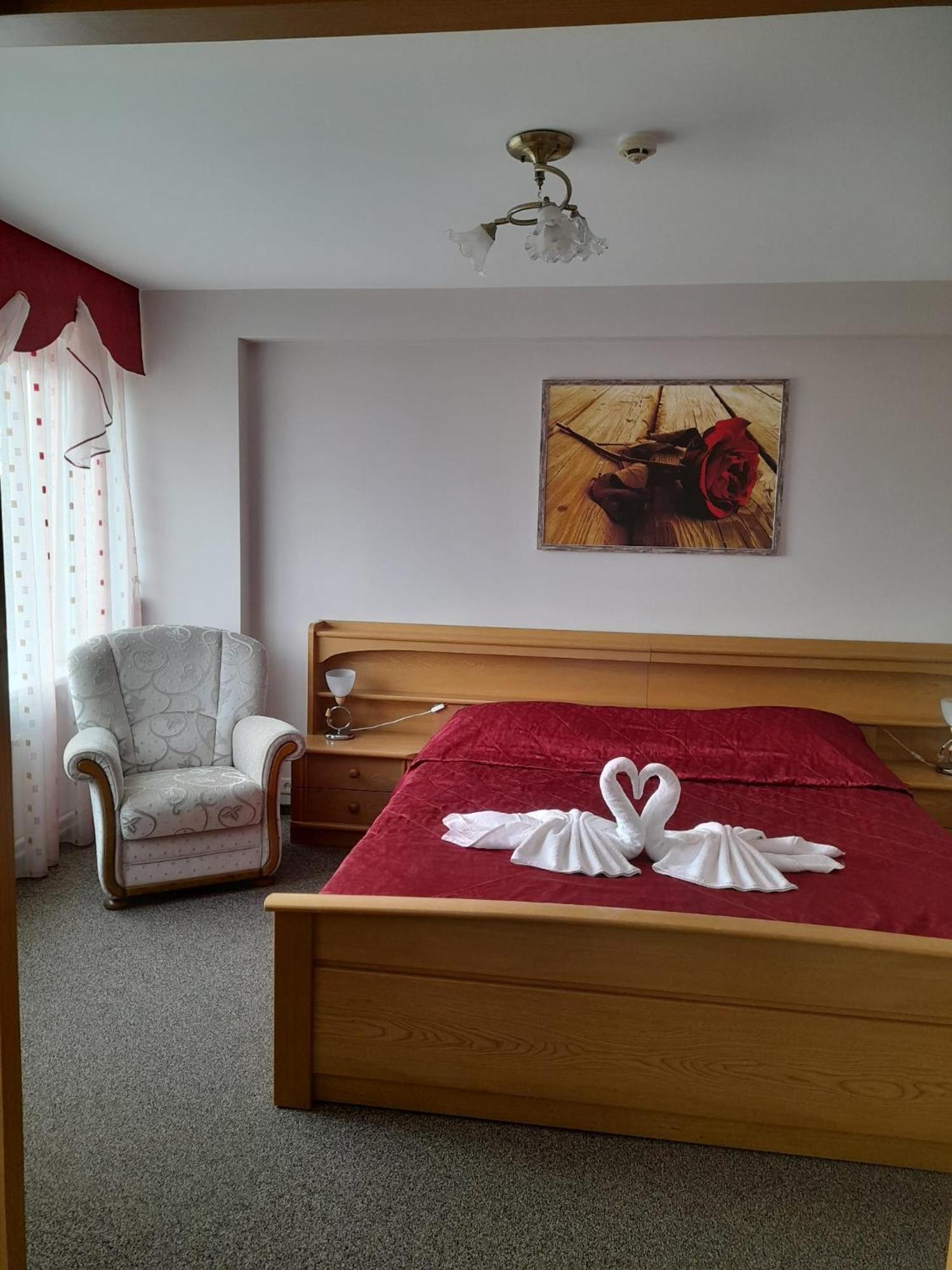 Hotel Мадона Екстериор снимка