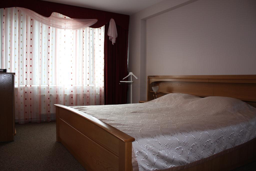 Hotel Мадона Екстериор снимка