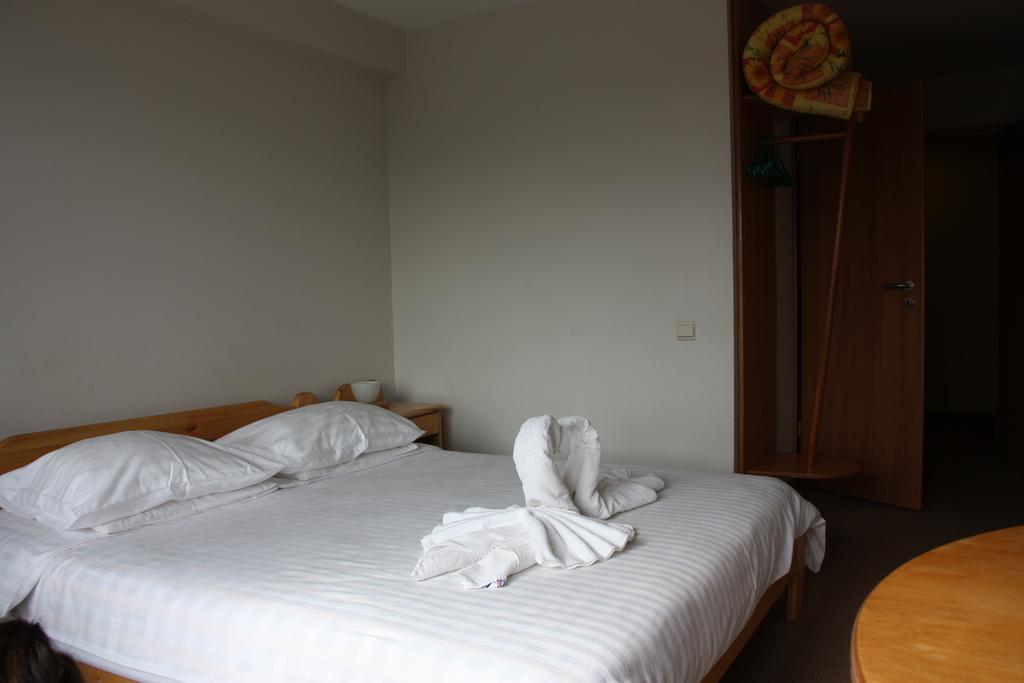 Hotel Мадона Екстериор снимка