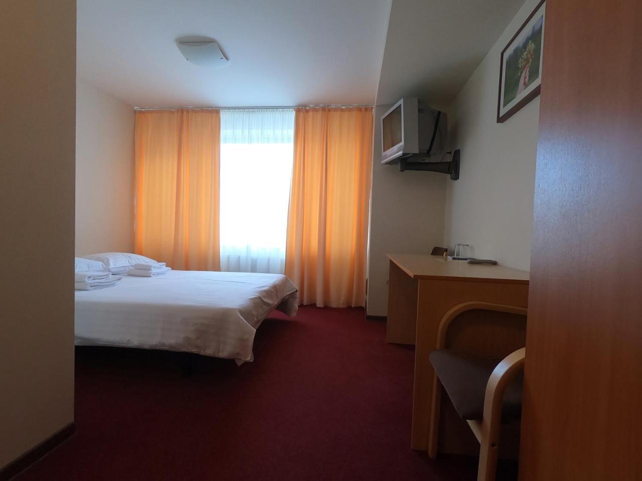Hotel Мадона Екстериор снимка