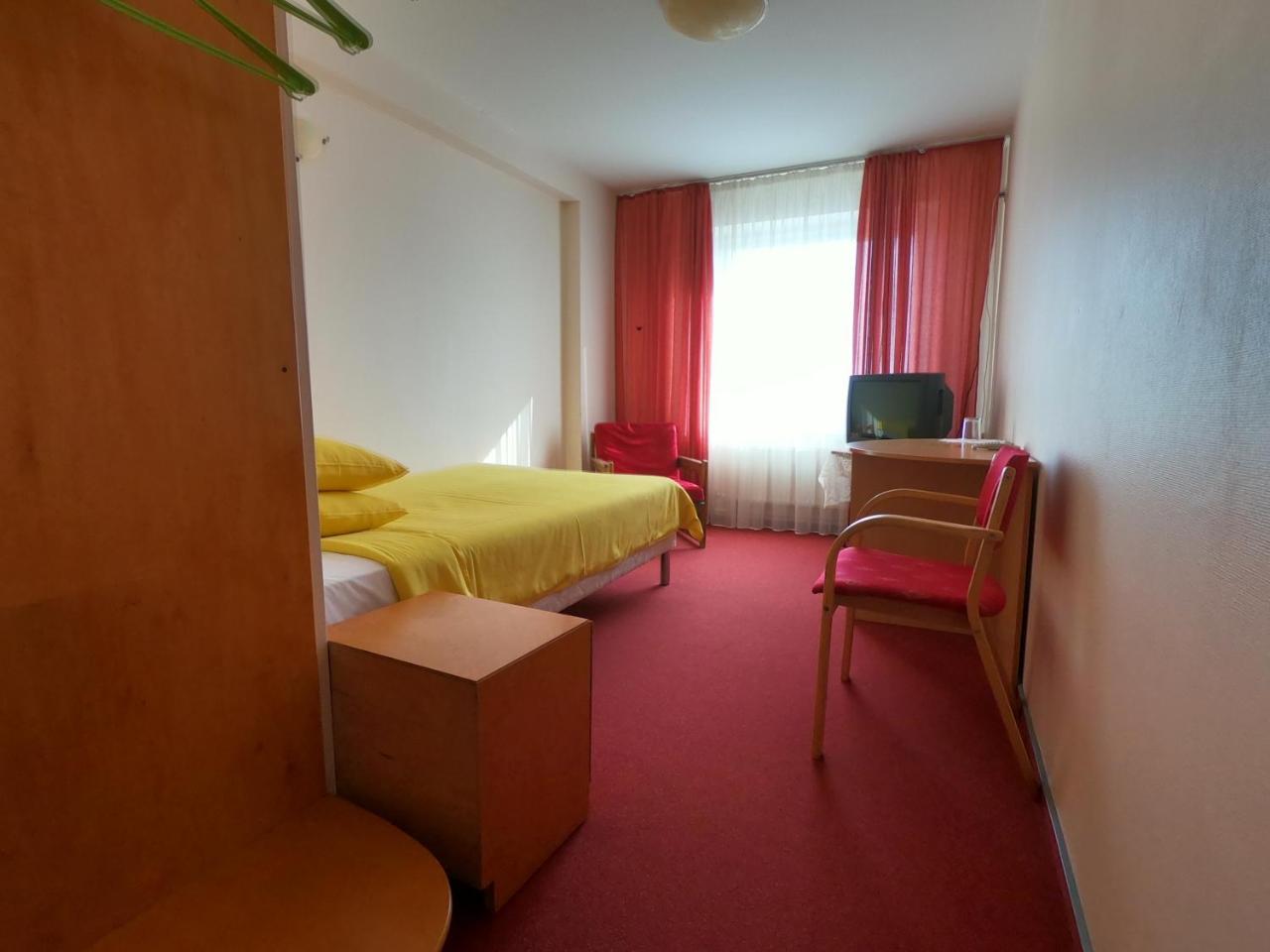 Hotel Мадона Екстериор снимка