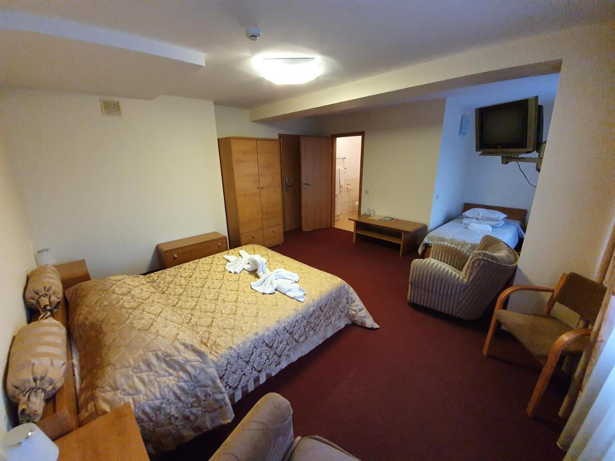Hotel Мадона Екстериор снимка
